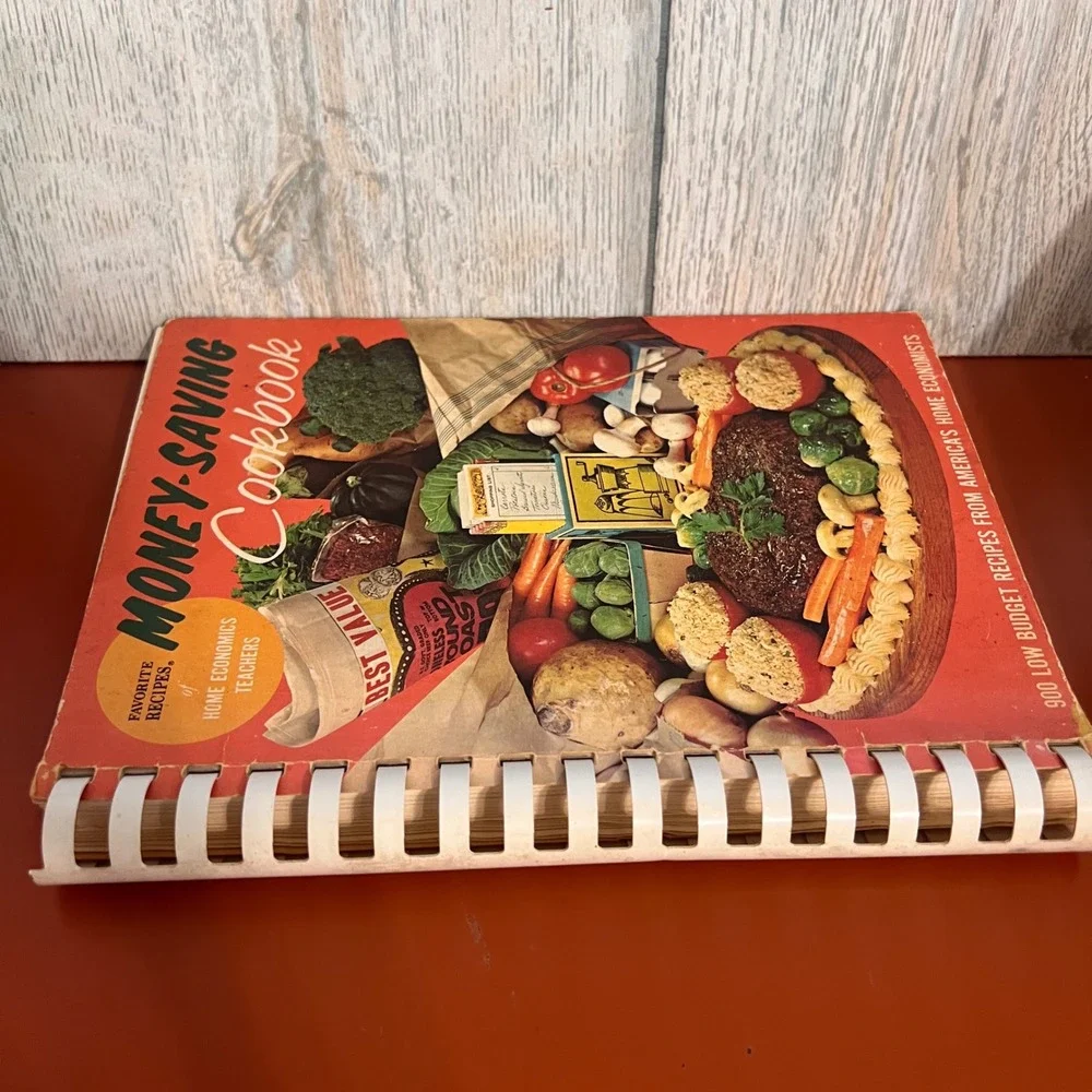 Vintage 1971‎ Money-Saving Cookbook Favorite Recipes Home Economics Teachers 900